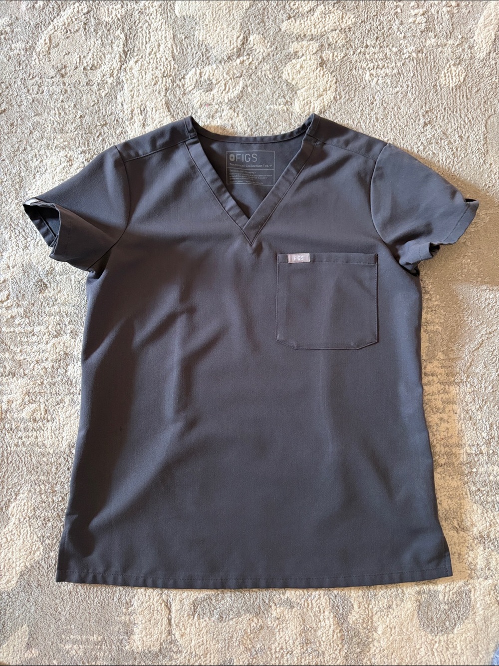Figs Men's V-Neck Scrub Top in Charcoal Gray